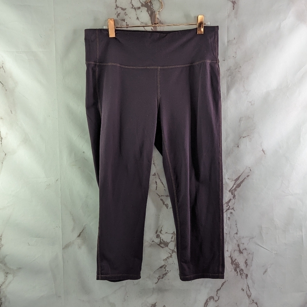 Athleta Leggings Womens Large Purple Crop Capri Mid Rise Chaturanga Workout Run